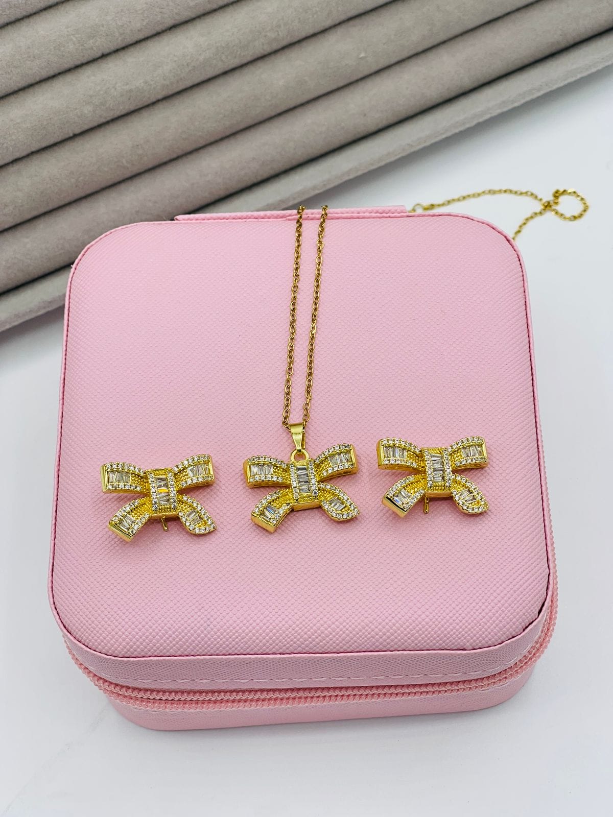 Golden Bow Charm Set